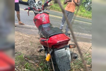 criminosos-furtam-moto-e-escondem-veiculo-em-matagal