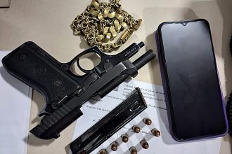 casal-em-fuga:-mulher-tinha-arma-na-cintura-e-suspeito-com-moto-de-placa-trocada