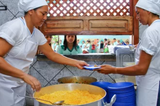 alimentos-afetados-por-tarifaco-de-trump-poderao-ir-para-merenda-escolar-no-brasil