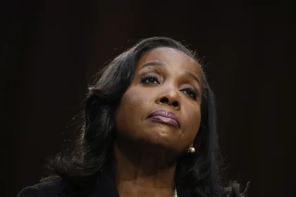 trump-ataca-autonomia-do-fed-e-diz-que-brigara-por-demissao-de-diretora