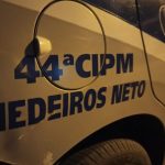 homem-e-flagrado-com-arma-e-conduzido-a-delegacia-em-medeiros-neto