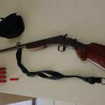 policia-militar-apreende-espingarda-e-municoes-em-area-de-mata-em-nova-vicosa