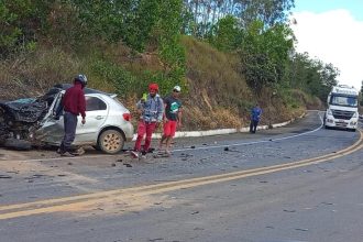 jovem-morre-apos-colisao-com-caminhao-na-br-101