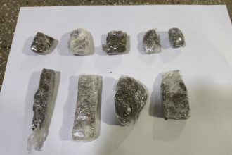 policia-militar-apreende-drogas-no-residencial-castelinho,-em-teixeira 