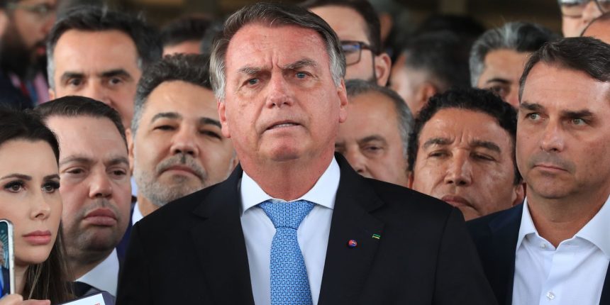 trama-golpista:-stf-inicia-julgamento-de-bolsonaro-e-mais-sete-aliados