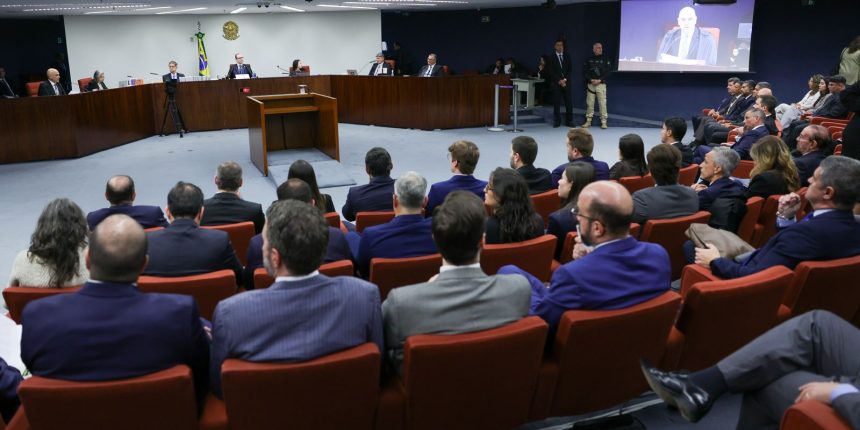 apos-pgr,-julgamento-de-bolsonaro-tem-intervalo-e-voltara-com-defesas