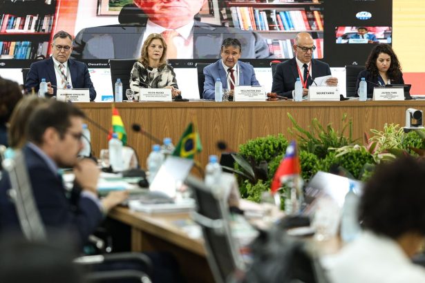 conferencia-debate-investimentos-para-erradicar-a-pobreza