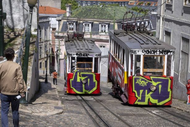 acidente-com-bondinho-em-lisboa-deixa-15-mortos
