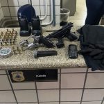 pm-prende-suspeitos-com-armas,-drogas-e-municoes-em-teixeira