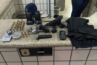 pm-prende-suspeitos-com-armas,-drogas-e-municoes-em-teixeira