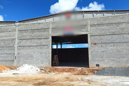 teixeira:-mulher-encontrada-morta-a-pedradas-em-galpao-e-identificada