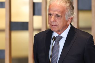 crise-entre-venezuela-e-eua-preocupa,-diz-ministro-da-defesa-do-brasil