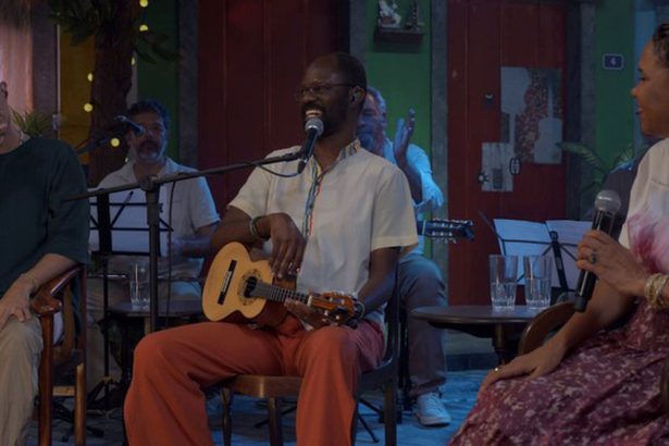 samba-na-gamboa:-roda-do-poeira-pura-mescla-hits do-genero-e-bate-papo