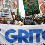 desfile-e-protesto-tomam-as-ruas-do-centro-do-rio-de-janeiro