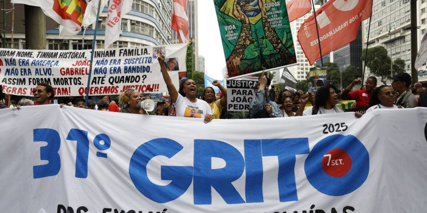 desfile-e-protesto-tomam-as-ruas-do-centro-do-rio-de-janeiro
