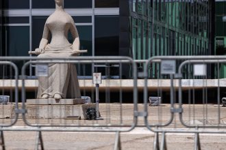 barroso-diz-que-julgamento-envolve-provas,-e-nao-disputa-politica