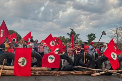 tocantins:-mst-bloqueia-rodovia-para-cobrar-desapropriacao-de-area
