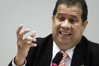 cpi:-lupi-assume-nomeacoes-no-inss,-mas-se-afasta-de-fraudes-em-descontos