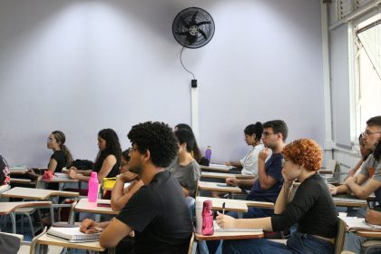 diploma-de-ensino-superior-pode-mais-que-dobrar-salario-no-brasil