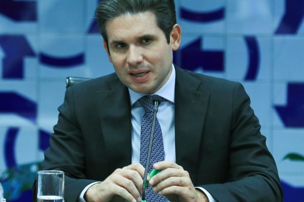 camara-pauta-mp-da-tarifa-de-energia-gratuita-para-18-milhoes