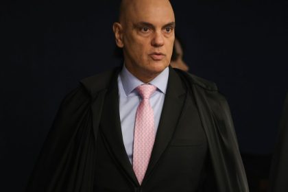 moraes-vota-para-condenar-bolsonaro-e-mais-sete-por-golpe-de-estado