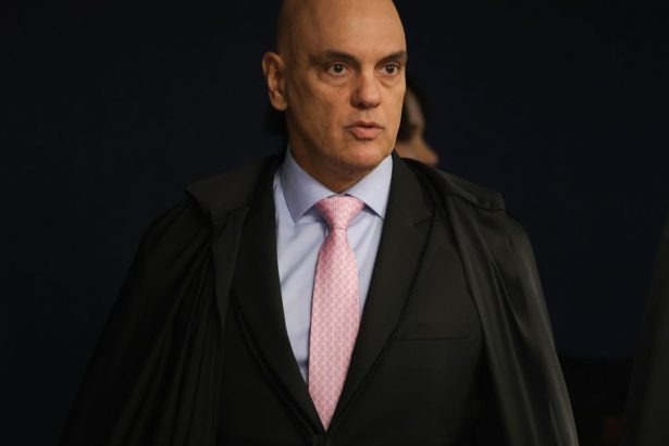 moraes-vota-para-condenar-bolsonaro-e-mais-sete-por-golpe-de-estado