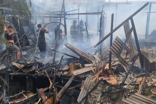 mais-de-15-moradias-sao-atingidas-por-incendio-em-cubatao-(sp)