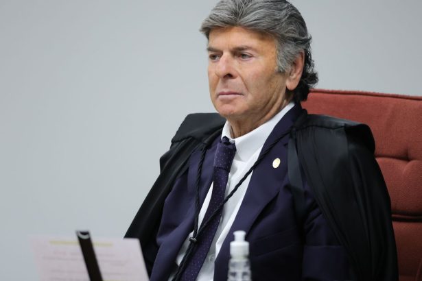 fux-e-o-terceiro-a-votar-em-nova-sessao-de-julgamento-de-bolsonaro