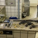 pm-desarticula-esquema-do-trafico-e-prende-grupo-com-armas-e-drogas-em-teixeira