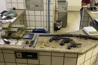 pm-desarticula-esquema-do-trafico-e-prende-grupo-com-armas-e-drogas-em-teixeira
