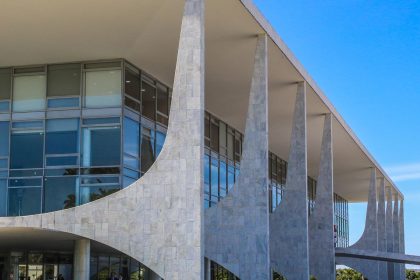 homem-tenta-subir-rampa-do-palacio-do-planalto-duas-vezes-na-madrugada