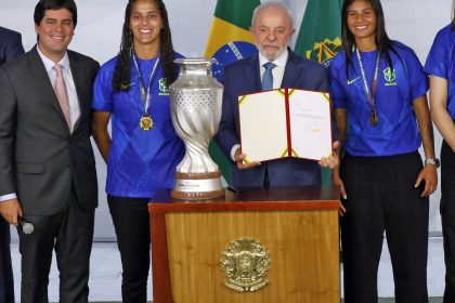 lula-diz-que-enviara-projeto-de-lei-para-incentivar-futebol-feminino