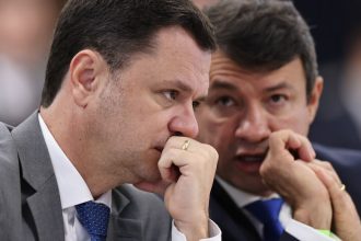 fux-vota-pela-absolvicao-total-do-ex-ministro-anderson-torres