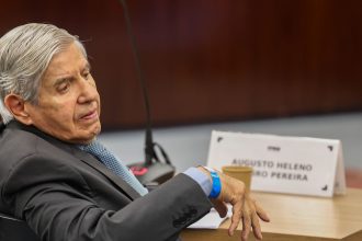 trama-golpista:-fux-absolve-general-heleno-de-todos-os-crimes