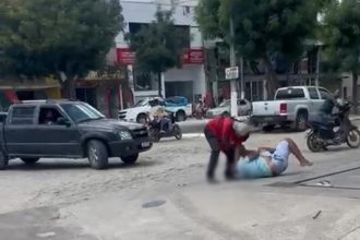 teixeira:-empresario-e-esfaqueado-ao-reagir-tentativa-de-assalto-no-centro