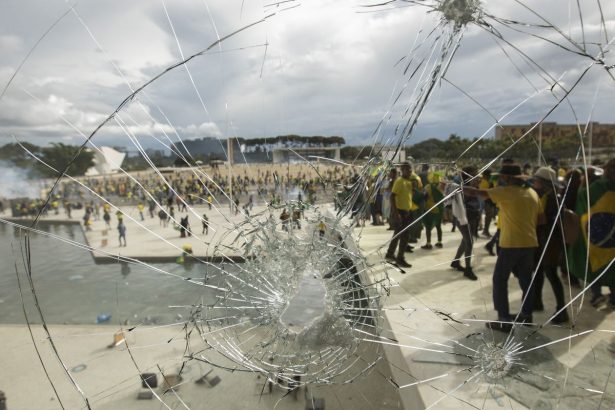 bolsonaro-e-aliados-deverao-pagar-r$-30-milhoes-pela-depredacao-no-8/1