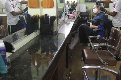 setor-de-servicos-cresce-0,3%-em-julho,-mostra-ibge