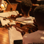 aulas-gratuitas-de-musica-sao-oferecidas-no-complexo-da-mare