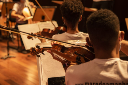 aulas-gratuitas-de-musica-sao-oferecidas-no-complexo-da-mare