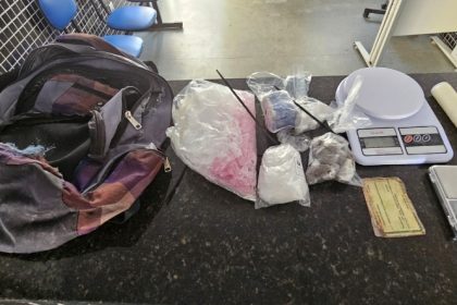 policia-militar-apreende-drogas-e-prende-jovem-em-acao-contra-o-trafico 