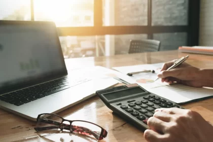 reforma-administrativa:-entenda-como-as-propostas-mudam-o-trabalho-de-servidores-e-gestores