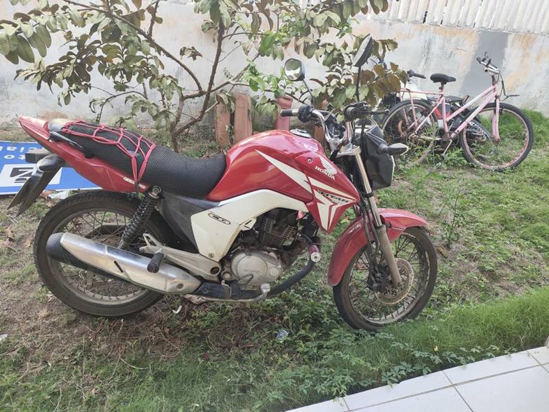 policia-militar-recupera-motocicleta-furtada-e-prende-suspeito-em-alcobaca