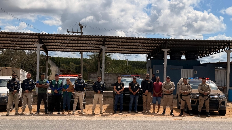 operacao-integrada-retira-animais-soltos-da-br-418-e-reforca-seguranca-viaria