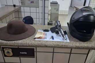 homem-furta-carro-em-itamaraju,-foge-para-teixeira-e-se-da-mal