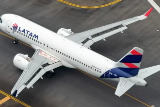 latam-vai-adicionar-ate-30-destinos-no-brasil-com-encomenda-de-aeronaves-da-embraer