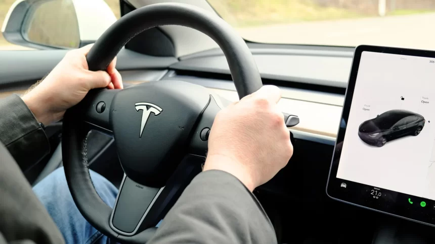 a-causa-da-queda-nas-vendas-de-carros-da-tesla