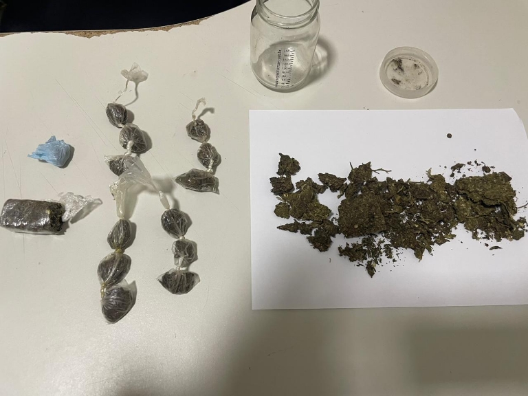 pm-prende-suspeito-com-drogas-durante-rondas-em-teixeira-de-freitas