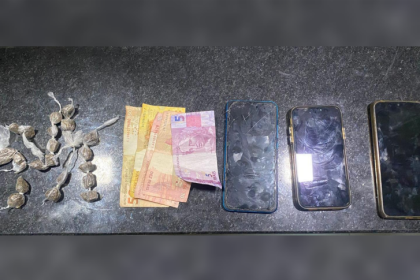 mulher-e-presa-com-drogas-durante-rondas-policiais-em-eunapolis