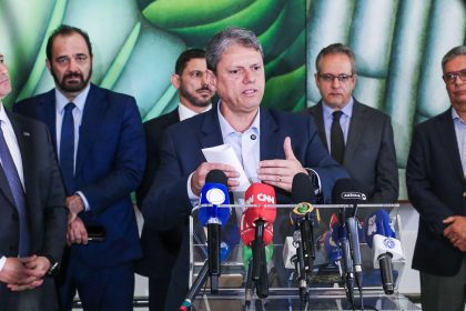 tarcisio-instala-gabinete-de-crise-e-nega-ligacao-do-pcc-com-metanol