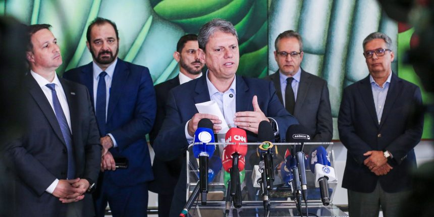 tarcisio-instala-gabinete-de-crise-e-nega-ligacao-do-pcc-com-metanol